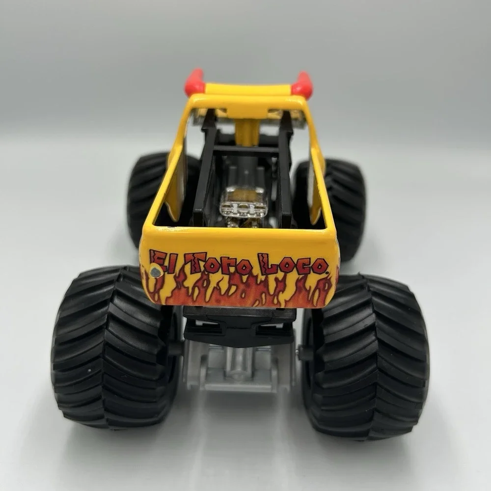 Spin Master Monster Jam El Toro Loco Autographed Kayla Blood Truck 1:24 Yellow